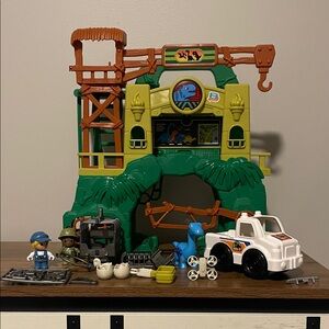 Jungle Adventure Playset with Truck and Figures